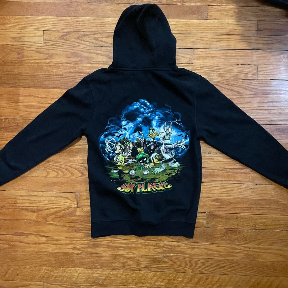 VINTAGE - Looney Toons Hoodie | Six Flags Collab